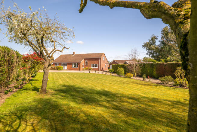 4 bed property, in Low Toynton Road, £525,000