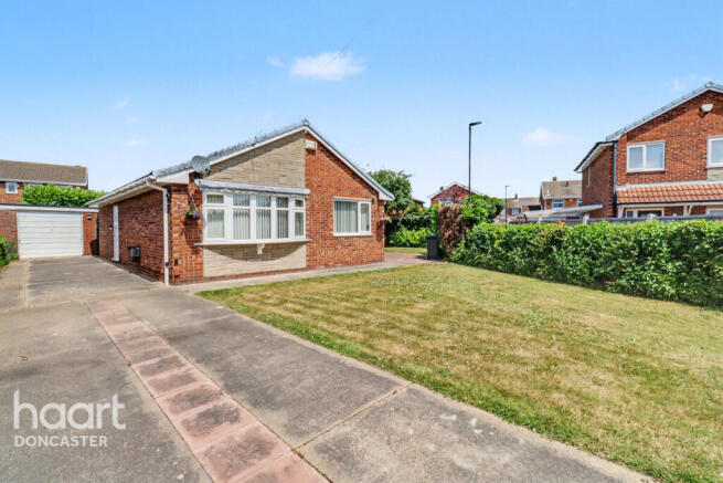 3 bed property, in Hanbury Close, £260,000