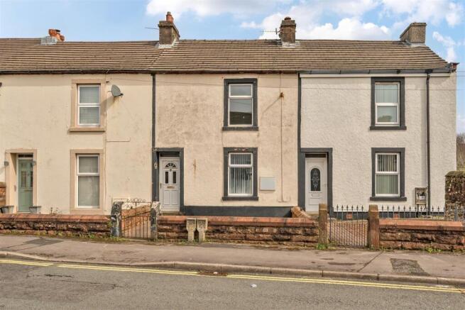 2 bed property, in North Road, £99,950