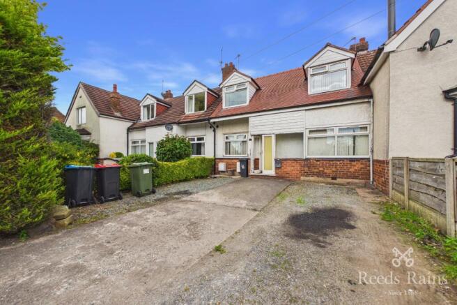 2 bed property, in Manor Avenue, £180,000
