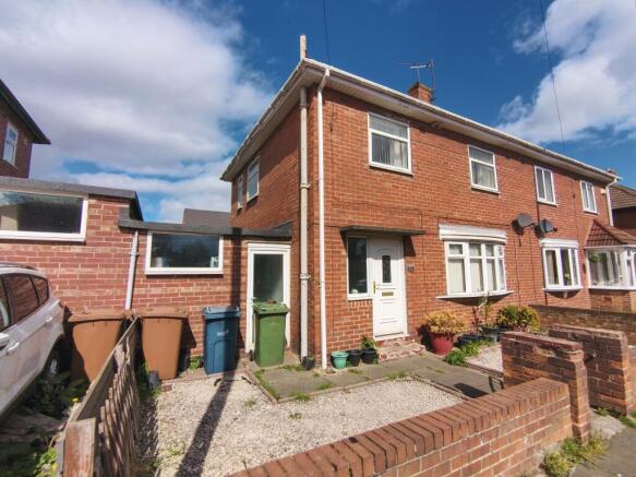 3 bed property, in Hylton Road, £126,000