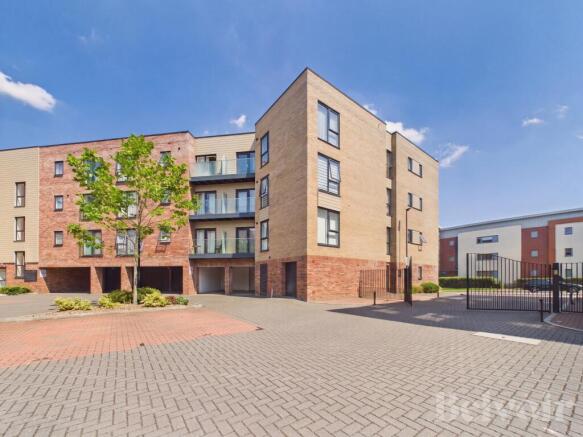 2 bed property, in Harland Court, £248,000