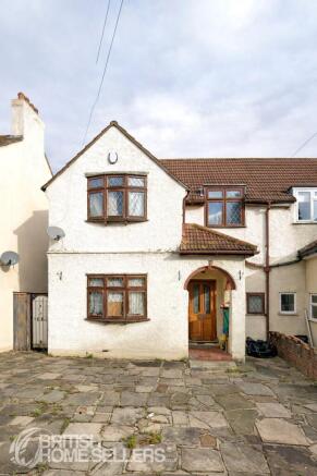 3 bed property, in Burnham Road, £475,000
