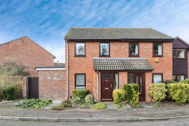 2 bed property, in Prince William Way, £350,000