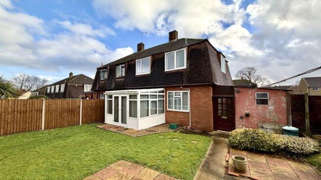 3 bed property, in Furzehill, £185,000
