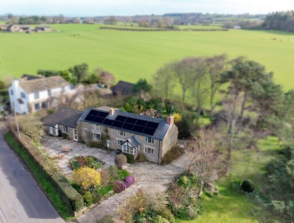 4 bed property, in Clieves Hills Lane, £700,000
