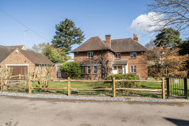 5 bed property, in Baconsmead, £1,350,000