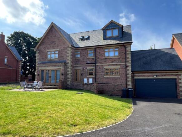 6 bed property, in Oxcliffe Road, £525,000