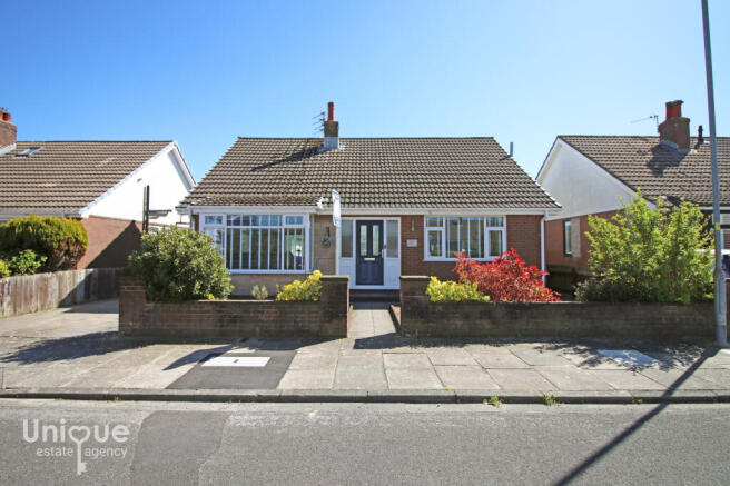 3 bed property, in Southdown Drive, £343,000