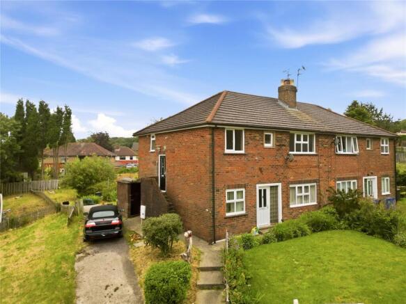 2 bed property, in Oakfield Avenue, £70,000