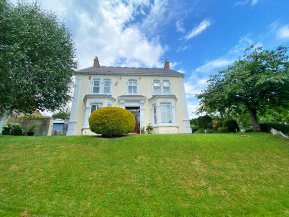 5 bed property, in Park Road, £595,000