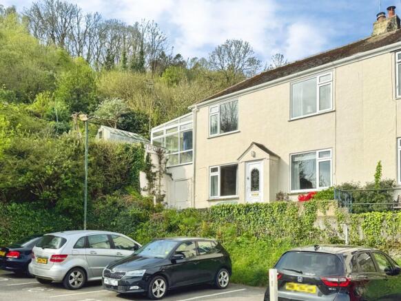 3 bed property, in West Looe Hill, £190,000