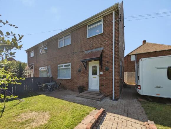 3 bed property, in Kirkwood Gardens, £165,000