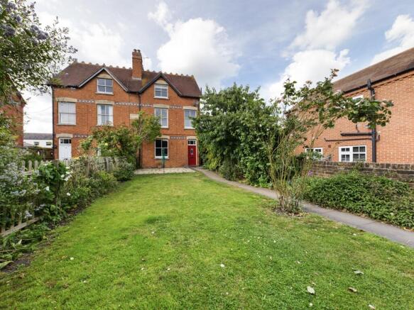 5 bed property, in Blenheim Villas, £460,000