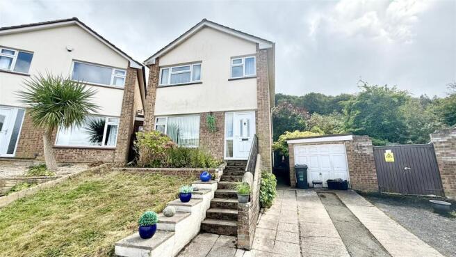 3 bed property, in Chestnut Close, £335,000