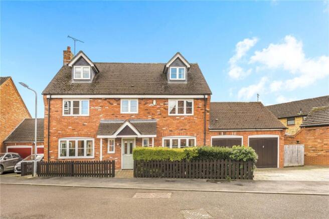 6 bed property, in Slade Leas, £725,000
