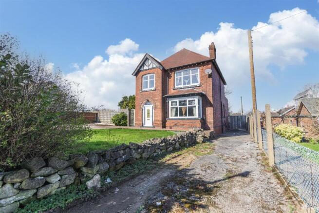 3 bed property, in Garden Avenue, £300,000