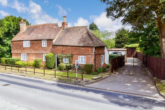 4 bed property, in Upper Street, £1,100,000