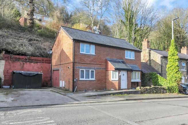 3 bed property, in Newbridge Road, £254,950