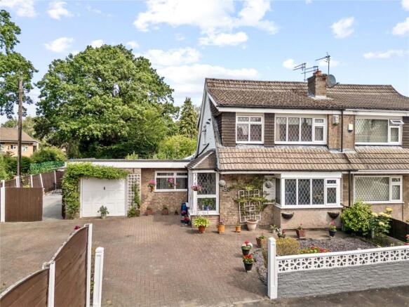 3 bed property, in Capesthorne Road, £425,000