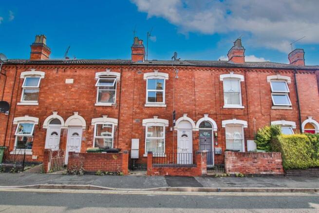 2 bed property, in Lowell Street, £200,000