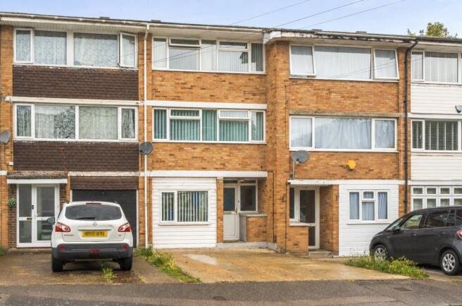4 bed property, in Millfield, £275,000