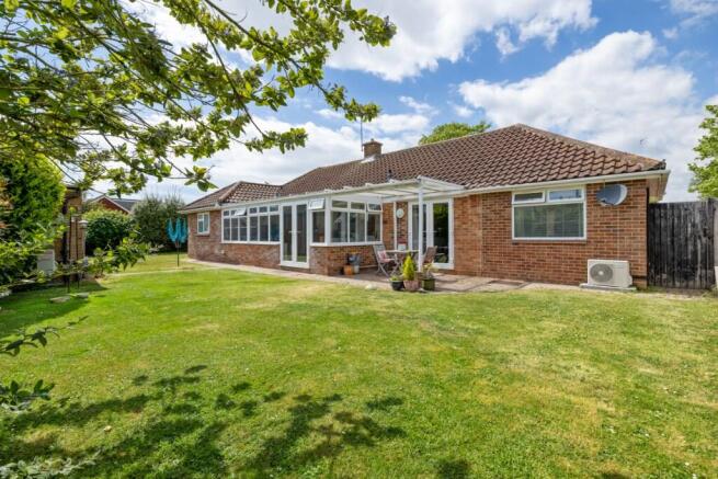4 bed property, in Nyetimber Crescent, £525,000