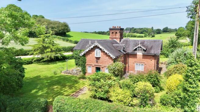 4 bed property, in Wootton Lane, £450,000