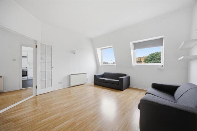 1 bed property, in Albert Road, £220,000