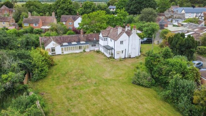 4 bed property, in Malthouse Lane, £750,000