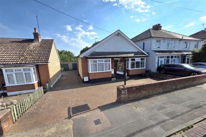 3 bed property, in Clare Road, £400,000