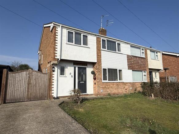 3 bed property, in Axholme Road, £280,000