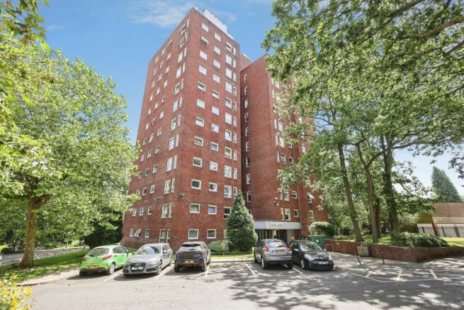 1 bed property, in Wake Green Park, £90,000