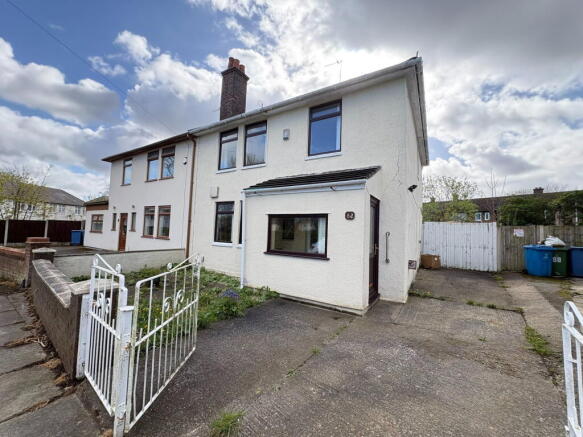 3 bed property, in Adlam Road, £90,000
