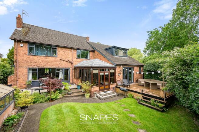 4 bed property, in Broadhill Close, £995,000