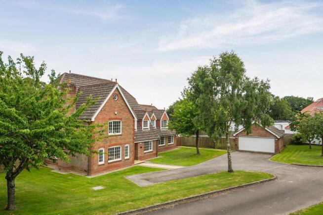 5 bed property, in Skylark Meadows, £1,400,000
