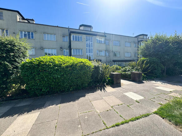 2 bed property, in London Road, £230,000