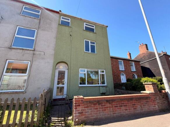 4 bed property, in Willingham Road, £140,000