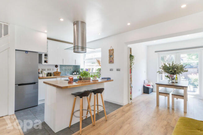 3 bed property, in Arlington Close, £550,000