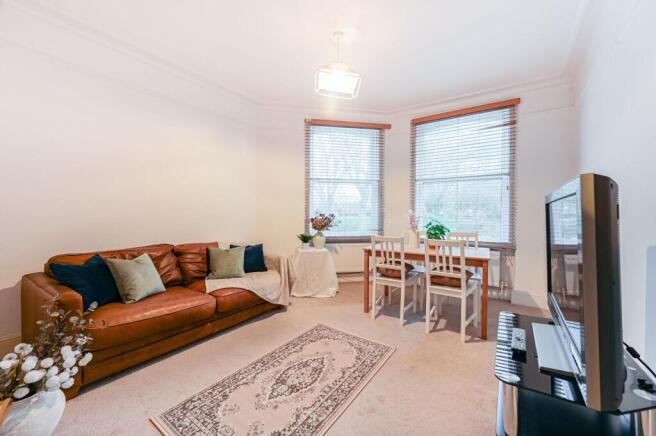 2 bed property, in Lillie Road, £350,000