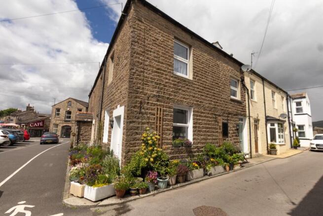 3 bed property, in Mount View, £220,000