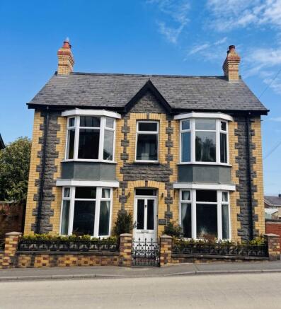 4 bed property, in Southgate, £325,000