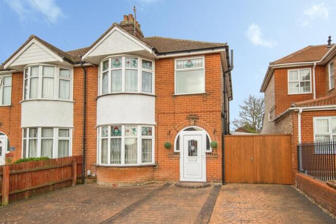 3 bed property, in Beechcroft Road, £260,000