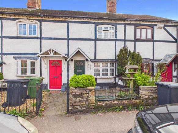 2 bed property, in Hanbury Road, £200,000