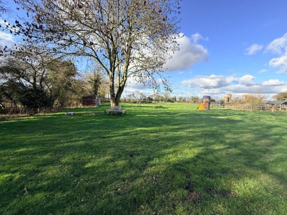4 bed property, in Park Common, £850,000