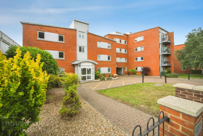 2 bed property, in 8 Fore Hamlet, £115,000