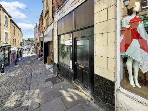 1 bed property, in Stony Street, £180,000