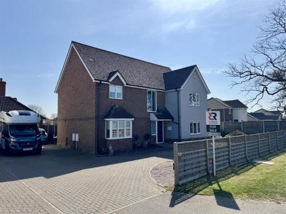 4 bed property, in St. Johns Road, £550,000