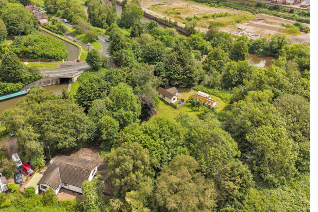 3 bed property, in 1 & 2 Canal Side, £575,000