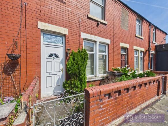 2 bed property, in 3 Durley Road, £65,000